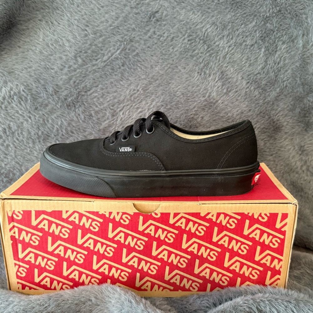Vans Classic All Black Womens Sz 7
